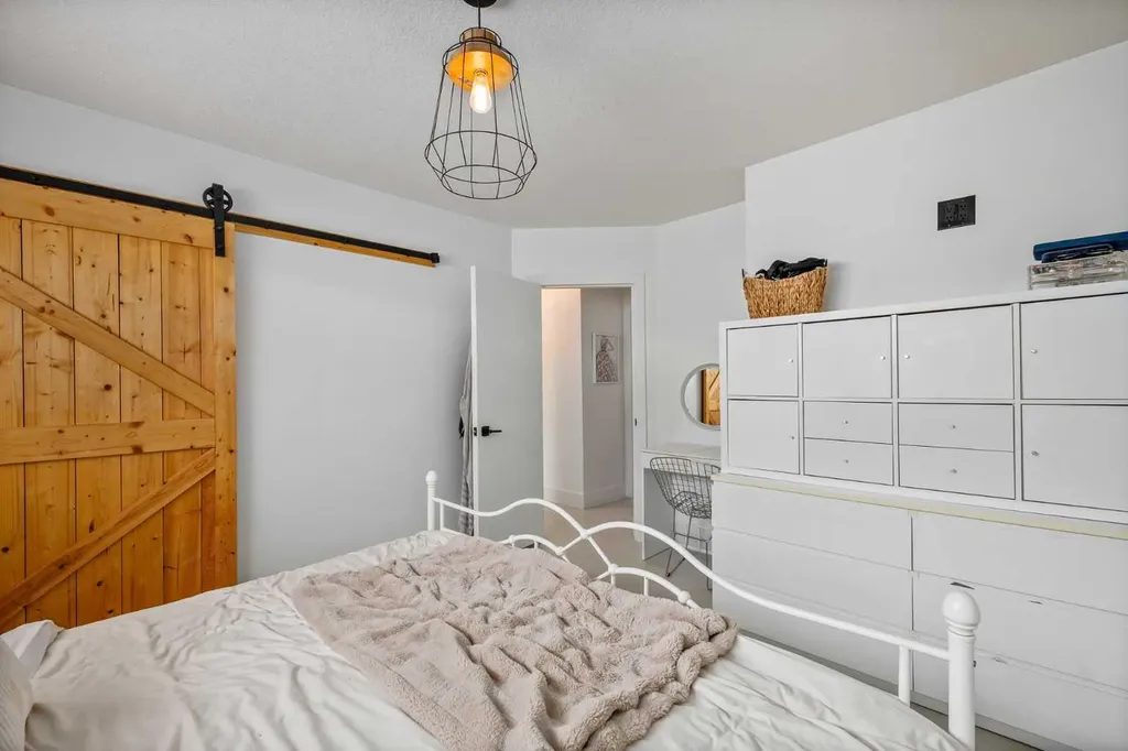 4716 26 Avenue SW Calgary AB T3E 0R2