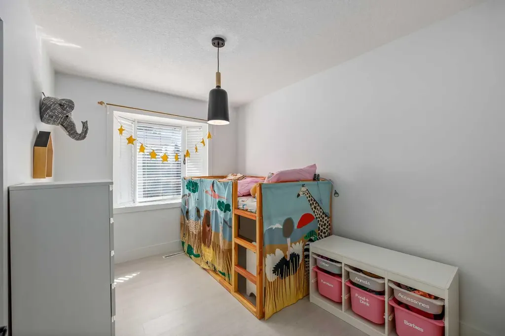 4716 26 Avenue SW Calgary AB T3E 0R2