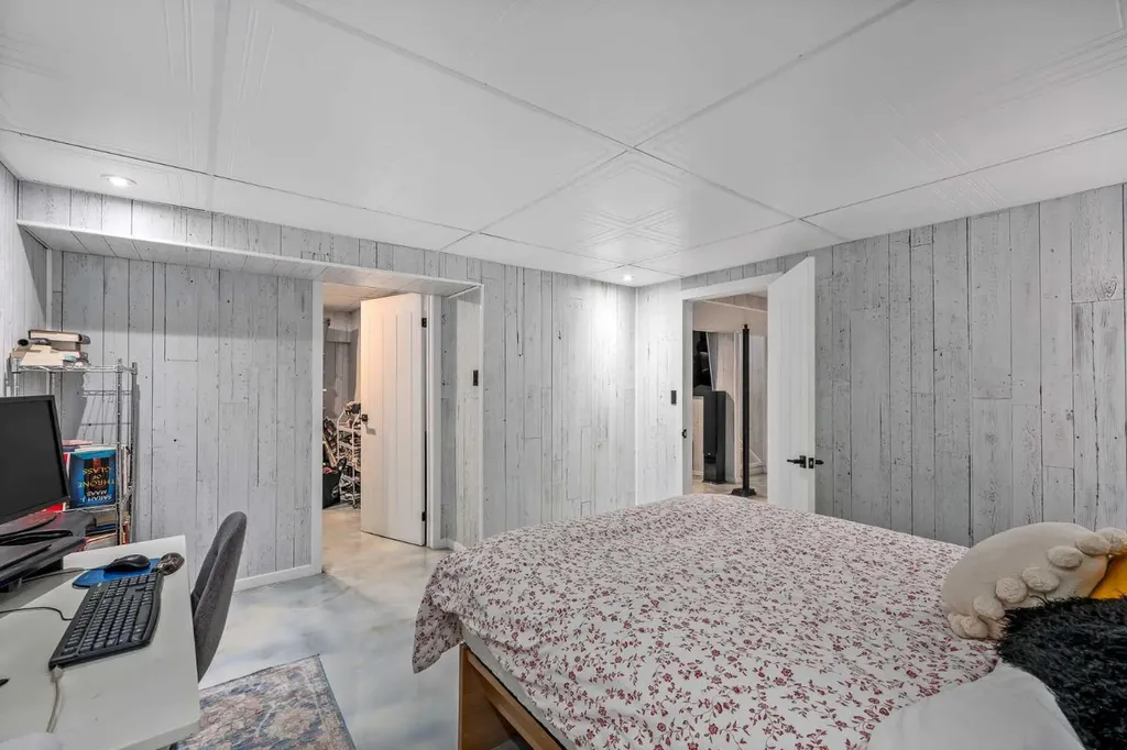 4716 26 Avenue SW Calgary AB T3E 0R2