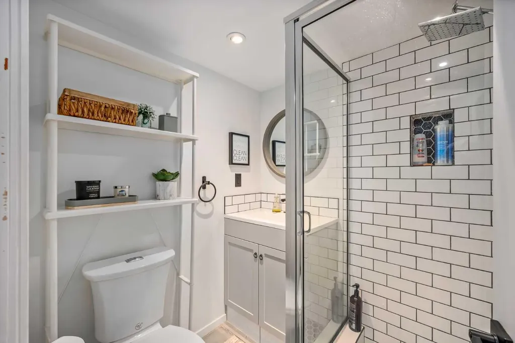 4716 26 Avenue SW Calgary AB T3E 0R2