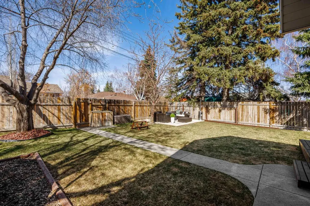 4716 26 Avenue SW Calgary AB T3E 0R2