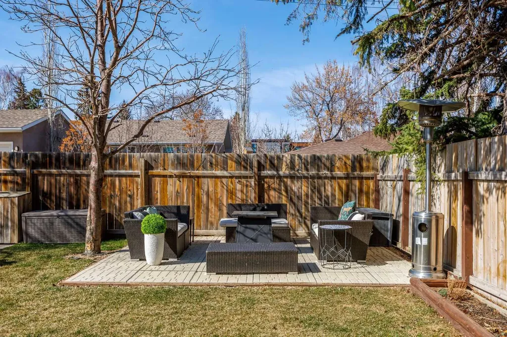 4716 26 Avenue SW Calgary AB T3E 0R2