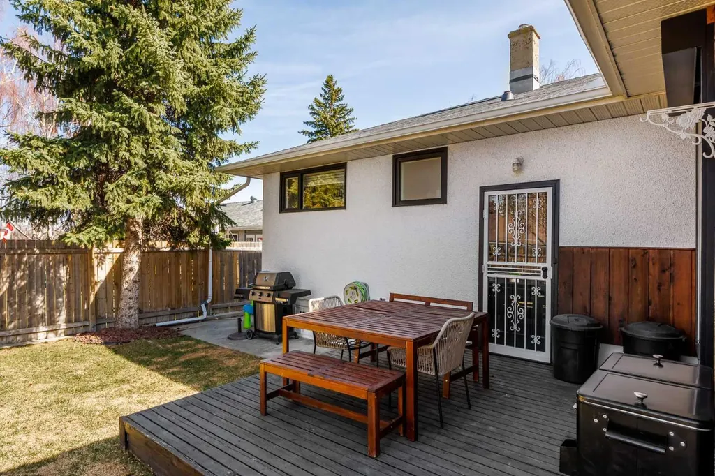 4716 26 Avenue SW Calgary AB T3E 0R2