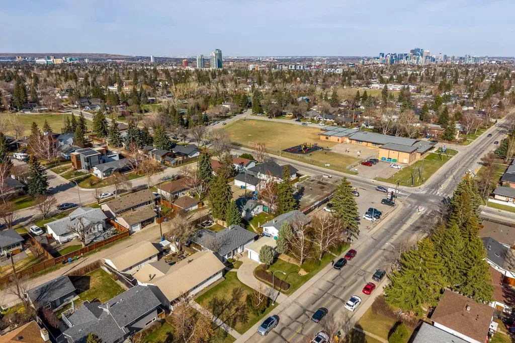 4716 26 Avenue SW Calgary AB T3E 0R2
