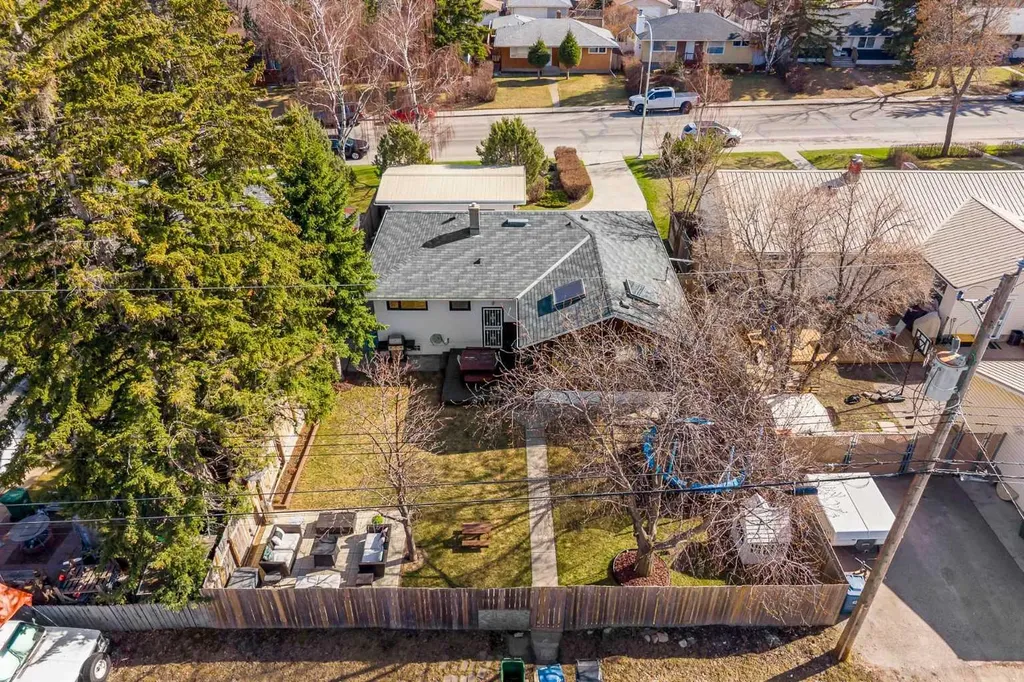 4716 26 Avenue SW Calgary AB T3E 0R2