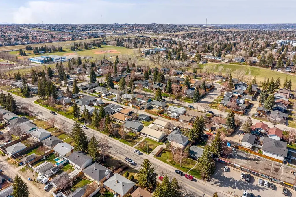 4716 26 Avenue SW Calgary AB T3E 0R2