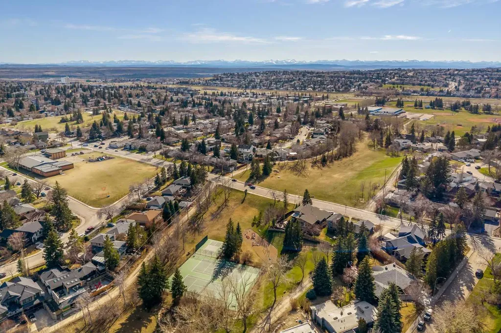 4716 26 Avenue SW Calgary AB T3E 0R2