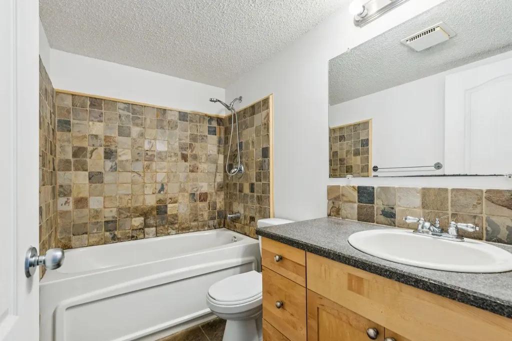 1540 29 Street NW Calgary AB T2N 4M1