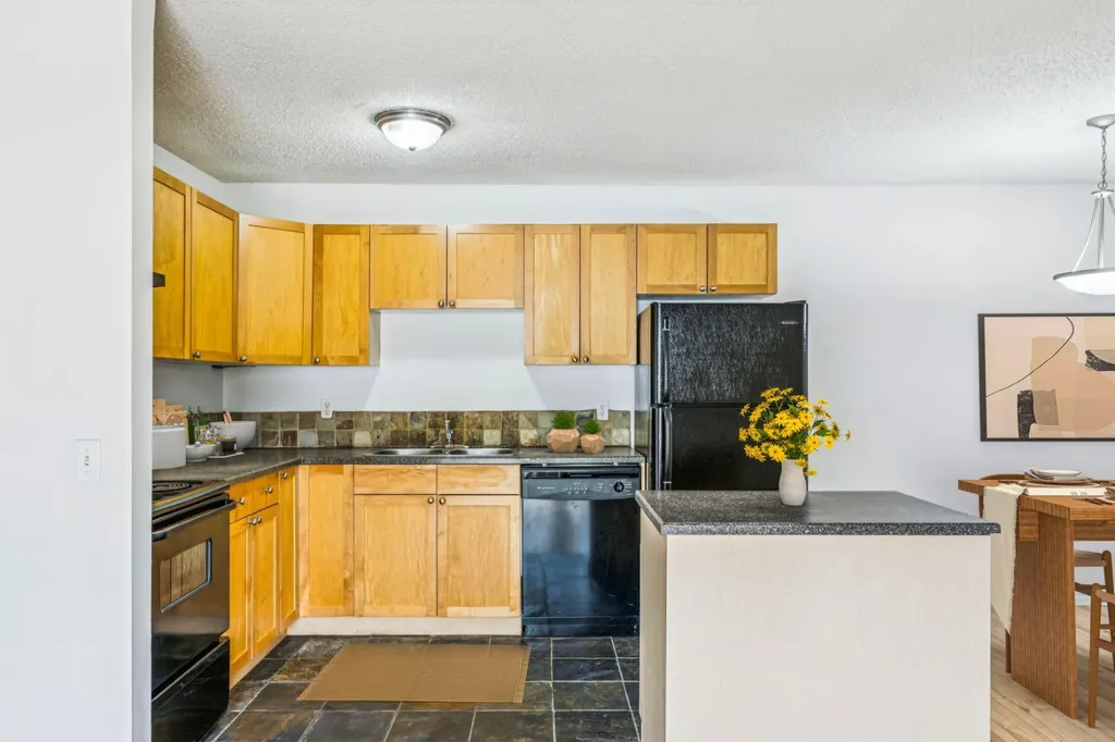 1540 29 Street NW Calgary AB T2N 4M1