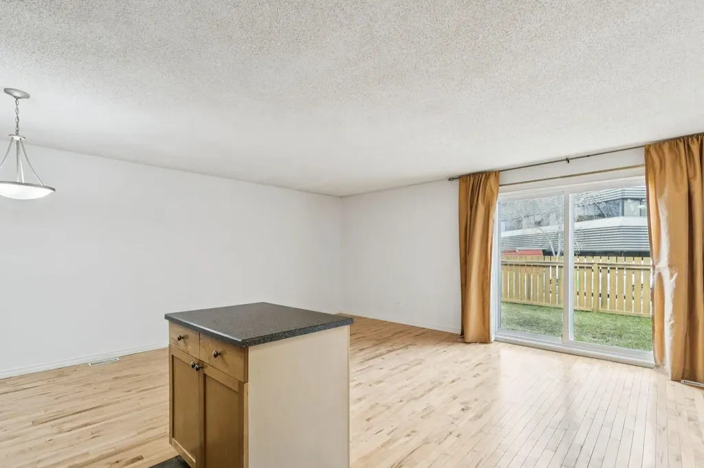 1540 29 Street NW Calgary AB T2N 4M1