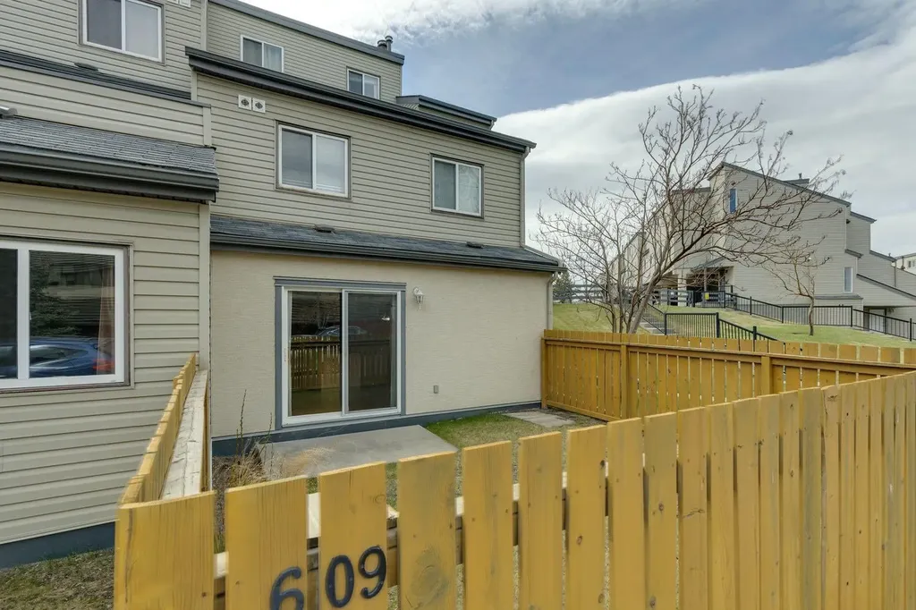 1540 29 Street NW Calgary AB T2N 4M1