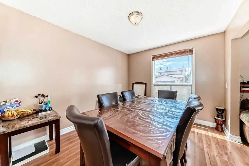 4821 60 Street NE Calgary AB T1Y 5B8