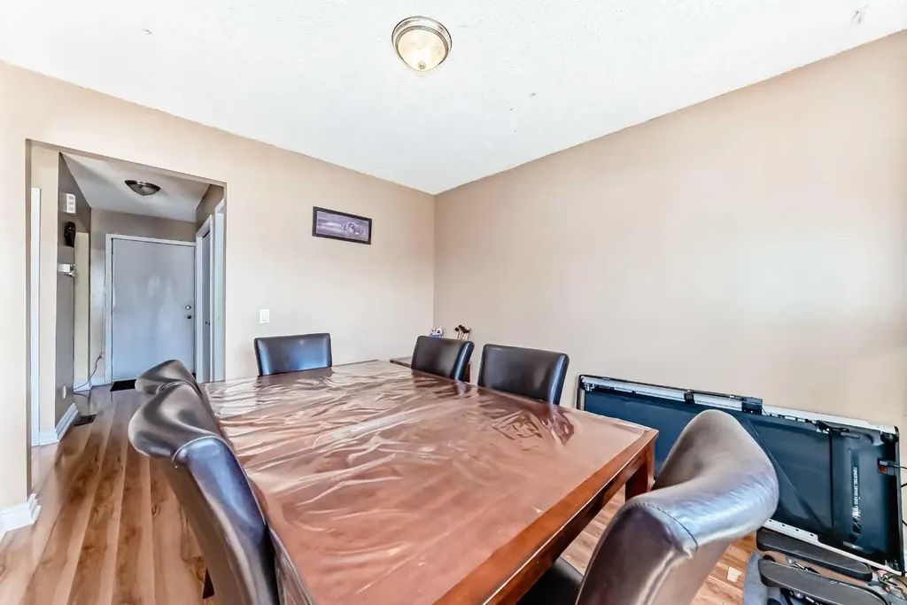 4821 60 Street NE Calgary AB T1Y 5B8