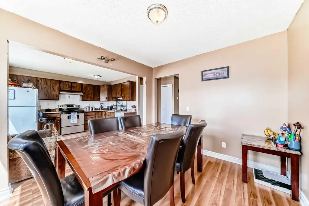 4821 60 Street NE Calgary AB T1Y 5B8
