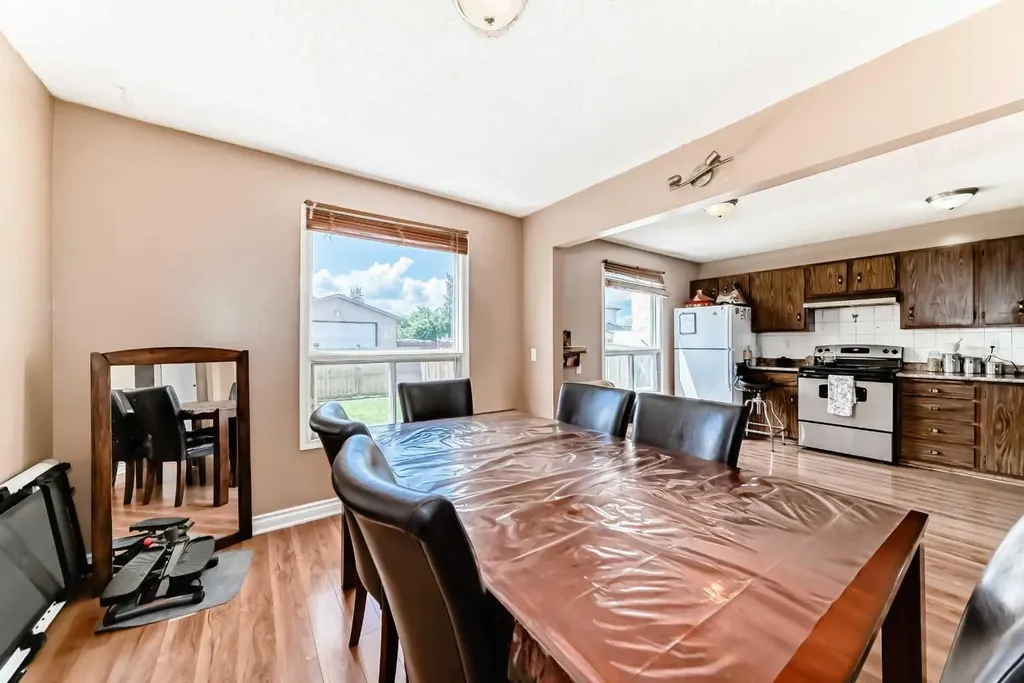 4821 60 Street NE Calgary AB T1Y 5B8
