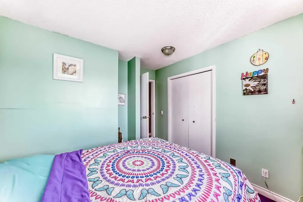 4821 60 Street NE Calgary AB T1Y 5B8