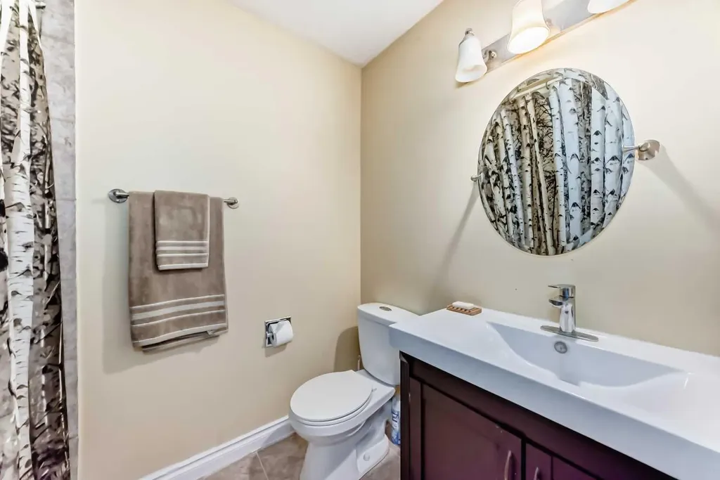 4821 60 Street NE Calgary AB T1Y 5B8