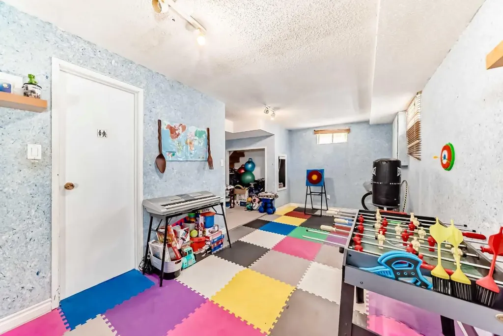 4821 60 Street NE Calgary AB T1Y 5B8