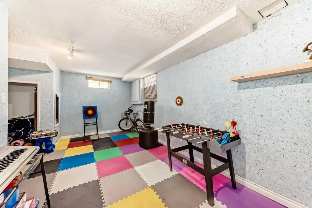 4821 60 Street NE Calgary AB T1Y 5B8