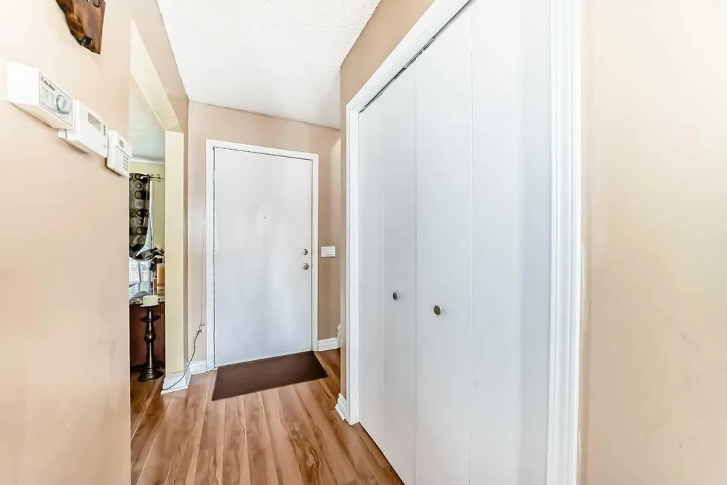 4821 60 Street NE Calgary AB T1Y 5B8