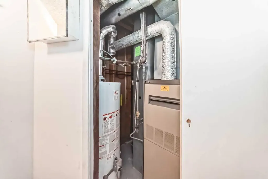 4821 60 Street NE Calgary AB T1Y 5B8