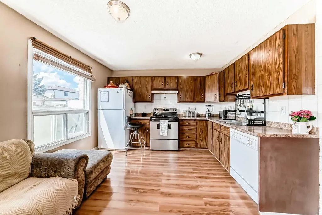 4821 60 Street NE Calgary AB T1Y 5B8