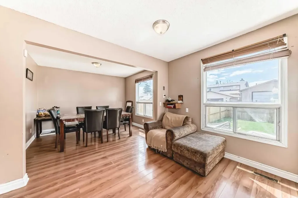 4821 60 Street NE Calgary AB T1Y 5B8