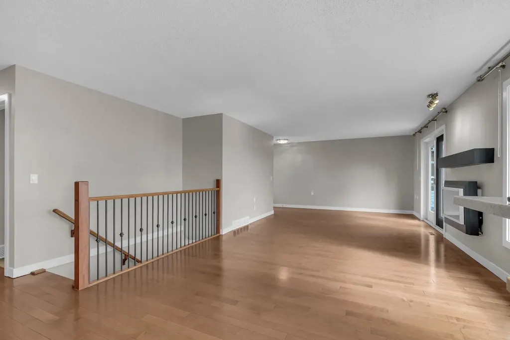 512 Woodside Drive NW Airdrie AB T4B 2C6