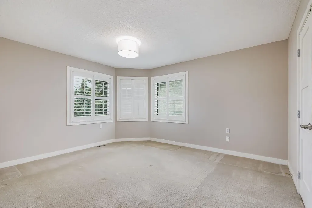512 Woodside Drive NW Airdrie AB T4B 2C6