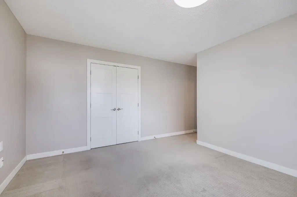 512 Woodside Drive NW Airdrie AB T4B 2C6