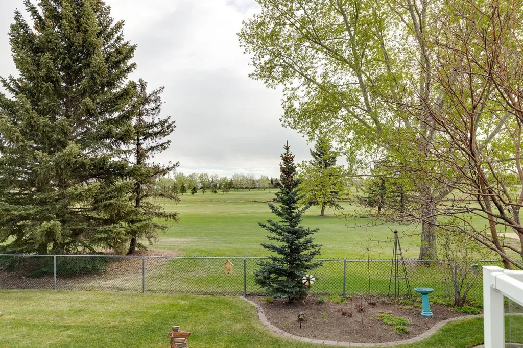 512 Woodside Drive NW Airdrie AB T4B 2C6