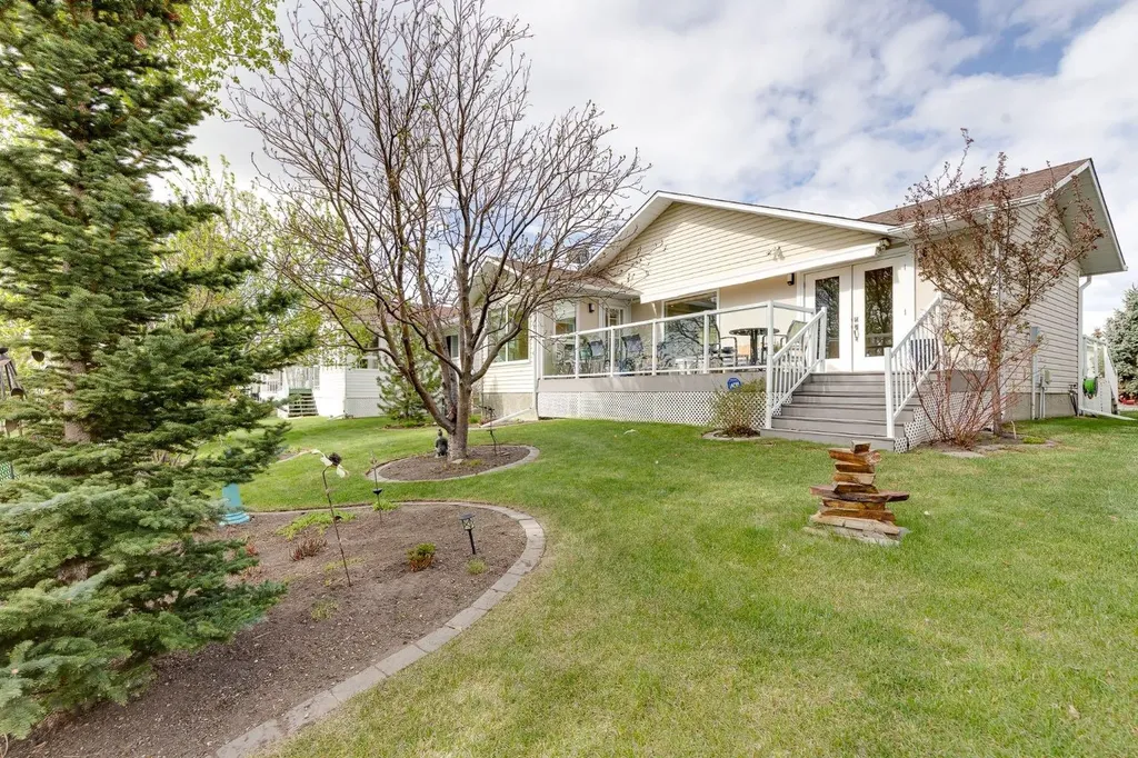 512 Woodside Drive NW Airdrie AB T4B 2C6