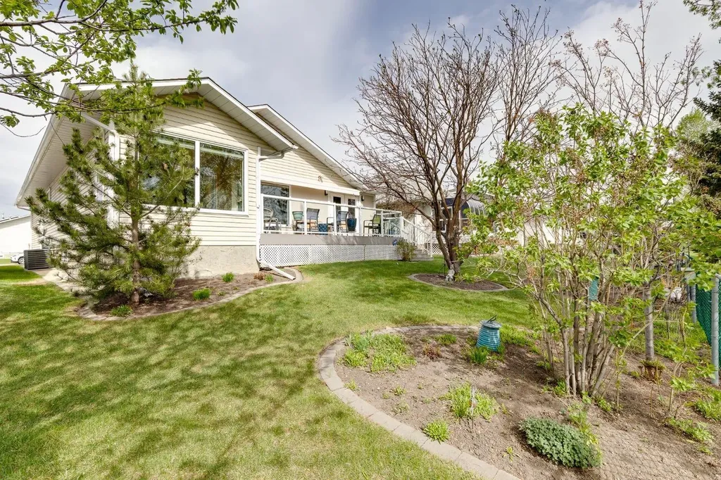 512 Woodside Drive NW Airdrie AB T4B 2C6