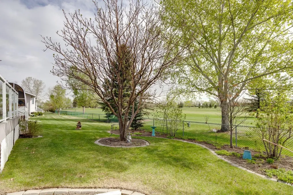 512 Woodside Drive NW Airdrie AB T4B 2C6
