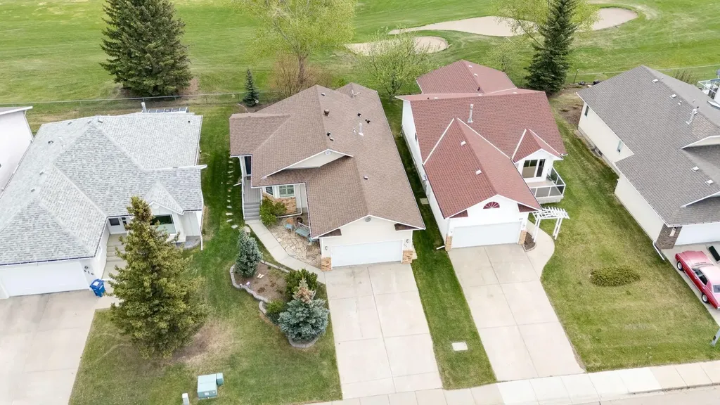 512 Woodside Drive NW Airdrie AB T4B 2C6