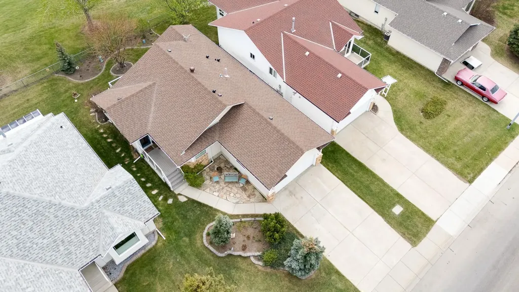 512 Woodside Drive NW Airdrie AB T4B 2C6