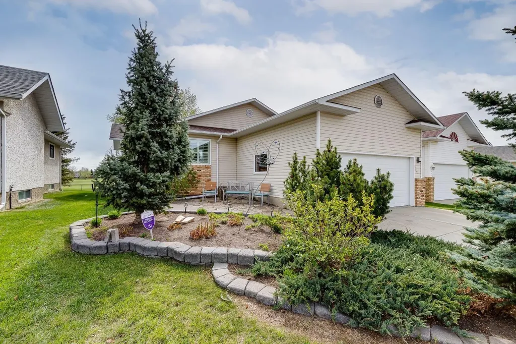 512 Woodside Drive NW Airdrie AB T4B 2C6
