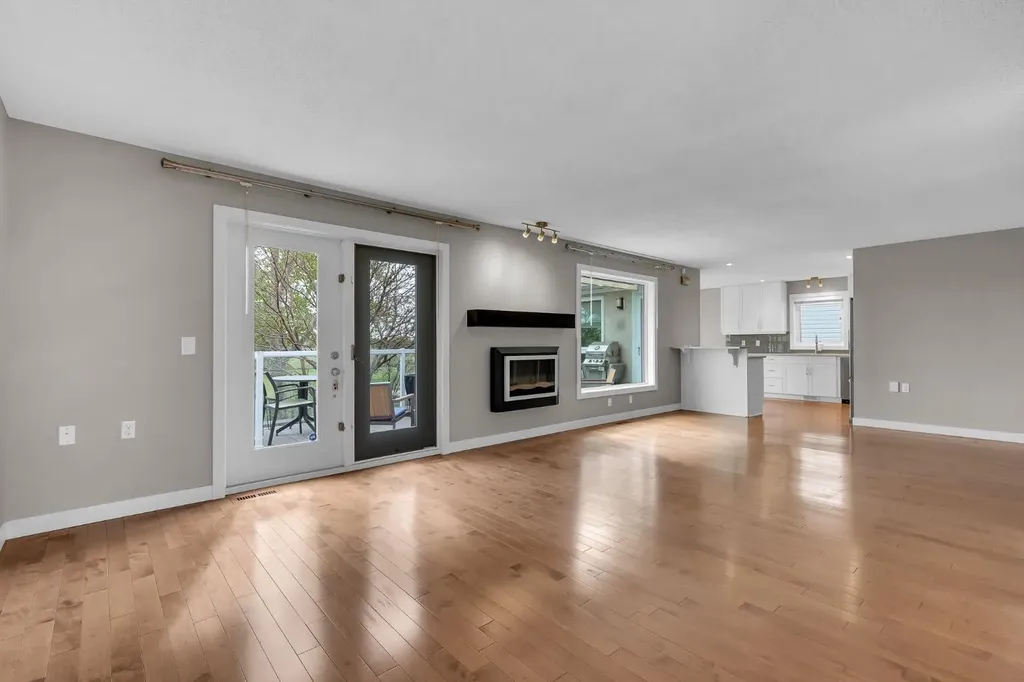512 Woodside Drive NW Airdrie AB T4B 2C6