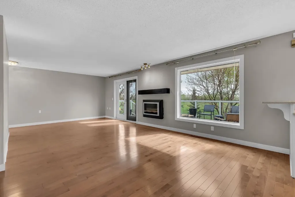 512 Woodside Drive NW Airdrie AB T4B 2C6