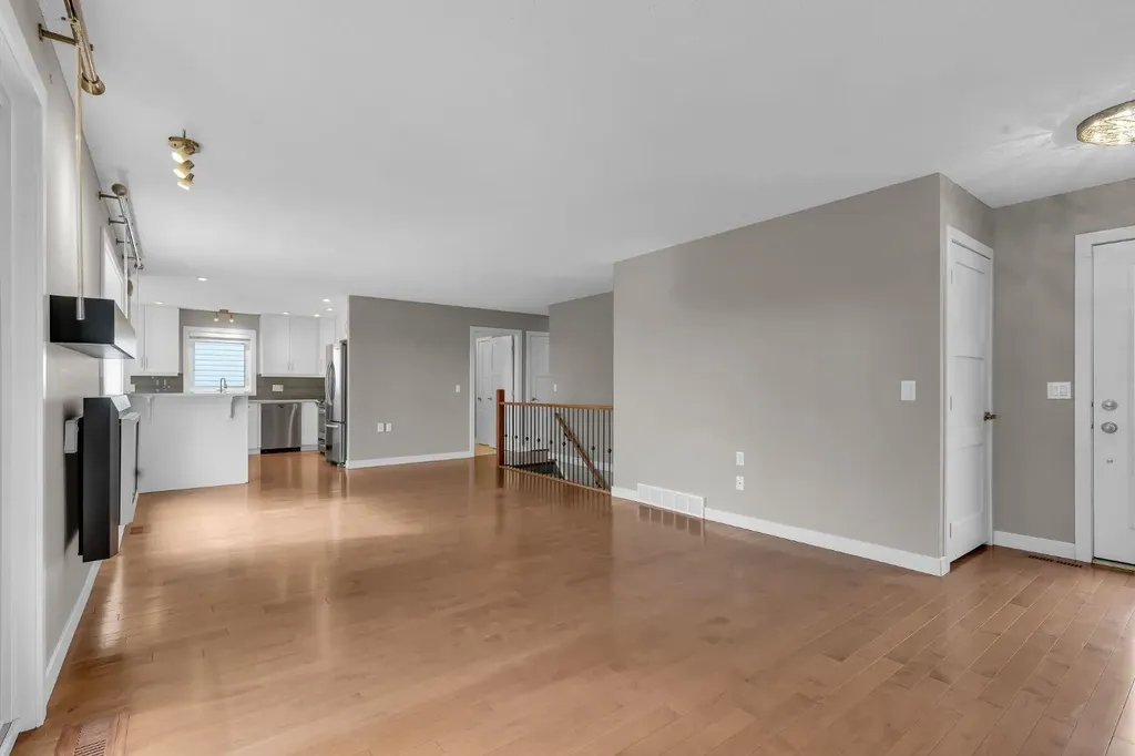 512 Woodside Drive NW Airdrie AB T4B 2C6