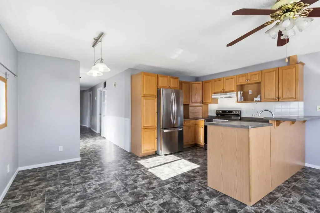 181 Greenbriar Bay Fort Mcmurray AB T9H3Y5