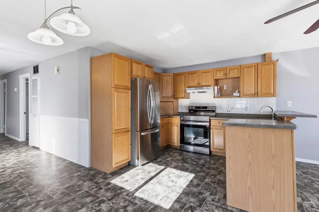 181 Greenbriar Bay Fort Mcmurray AB T9H3Y5