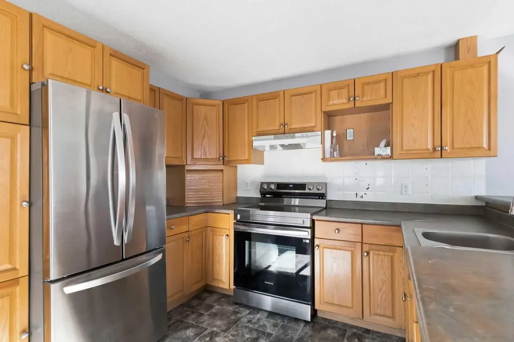 181 Greenbriar Bay Fort Mcmurray AB T9H3Y5