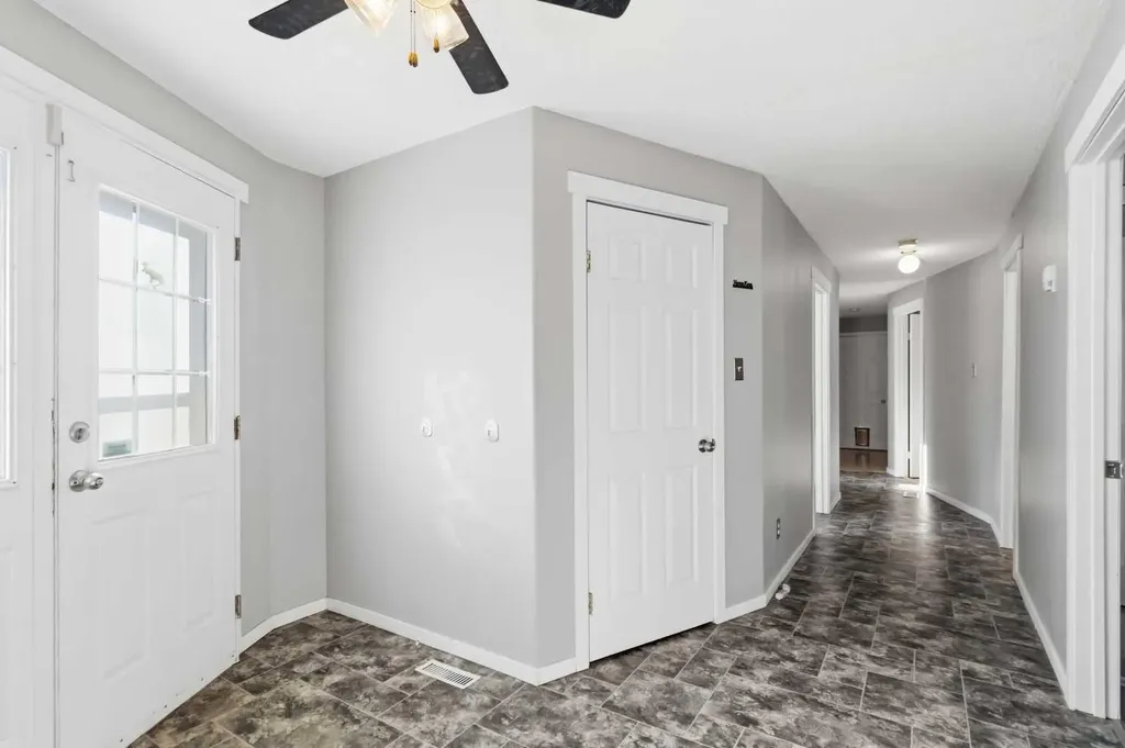 181 Greenbriar Bay Fort Mcmurray AB T9H3Y5