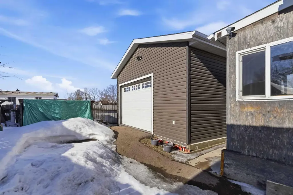 181 Greenbriar Bay Fort Mcmurray AB T9H3Y5