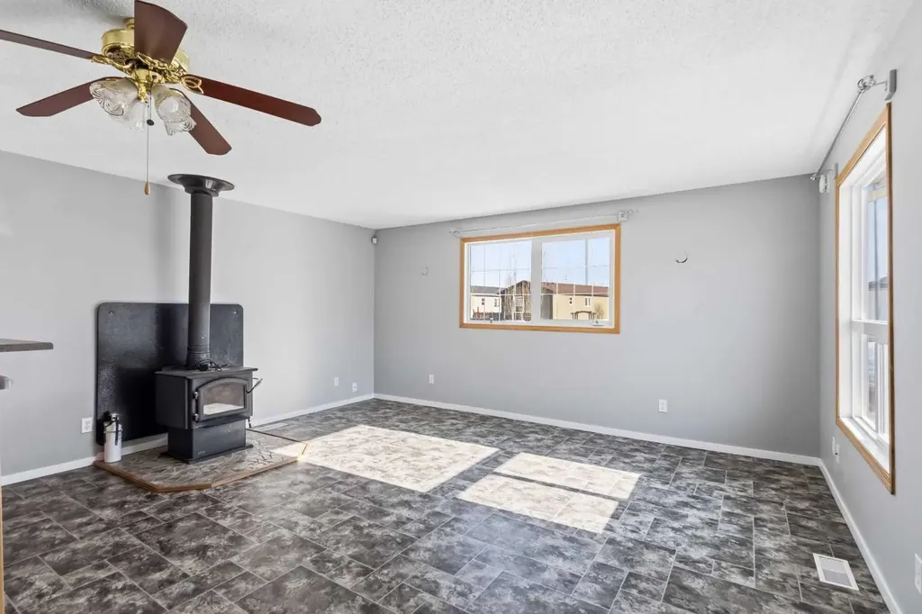 181 Greenbriar Bay Fort Mcmurray AB T9H3Y5