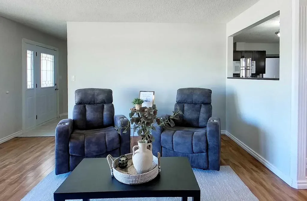 5722 11 Avenue Edson AB T7E1J6
