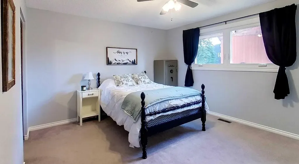 5722 11 Avenue Edson AB T7E1J6