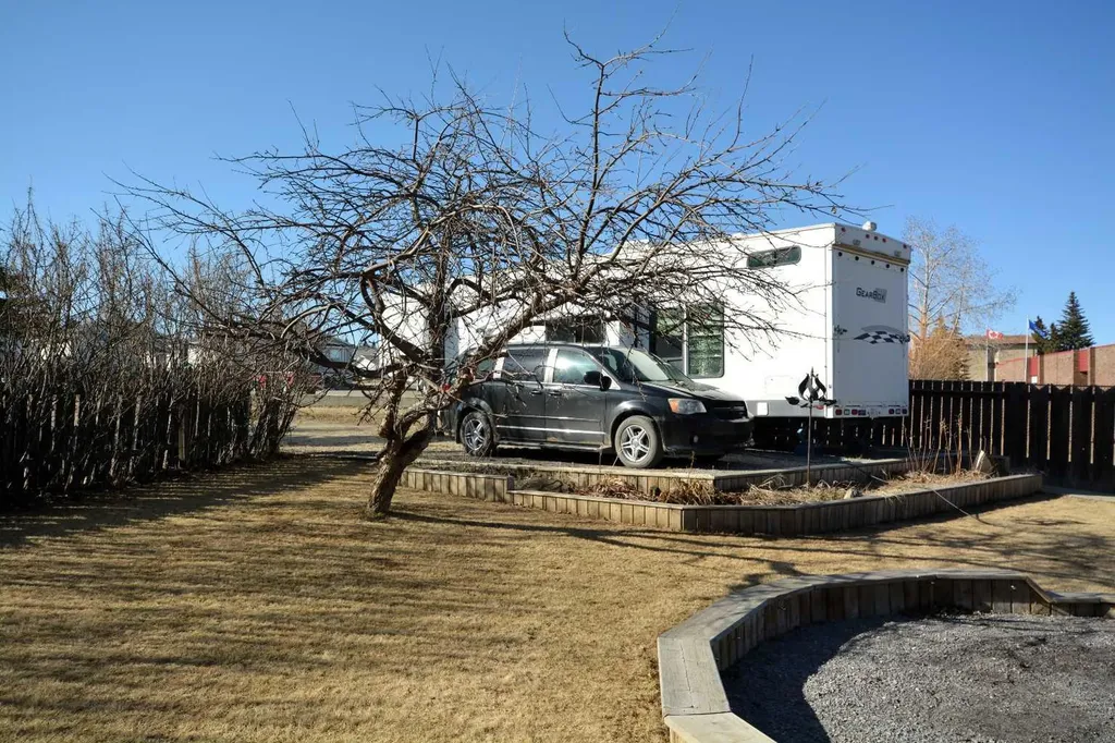5722 11 Avenue Edson AB T7E1J6