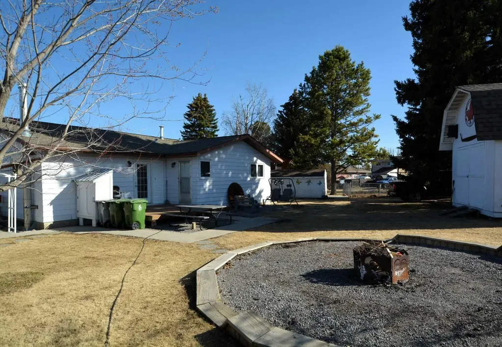 5722 11 Avenue Edson AB T7E1J6